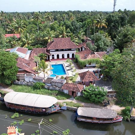 Kumarakom Tharavadu - A Heritage Hotel, クマラコム エクステリア 写真